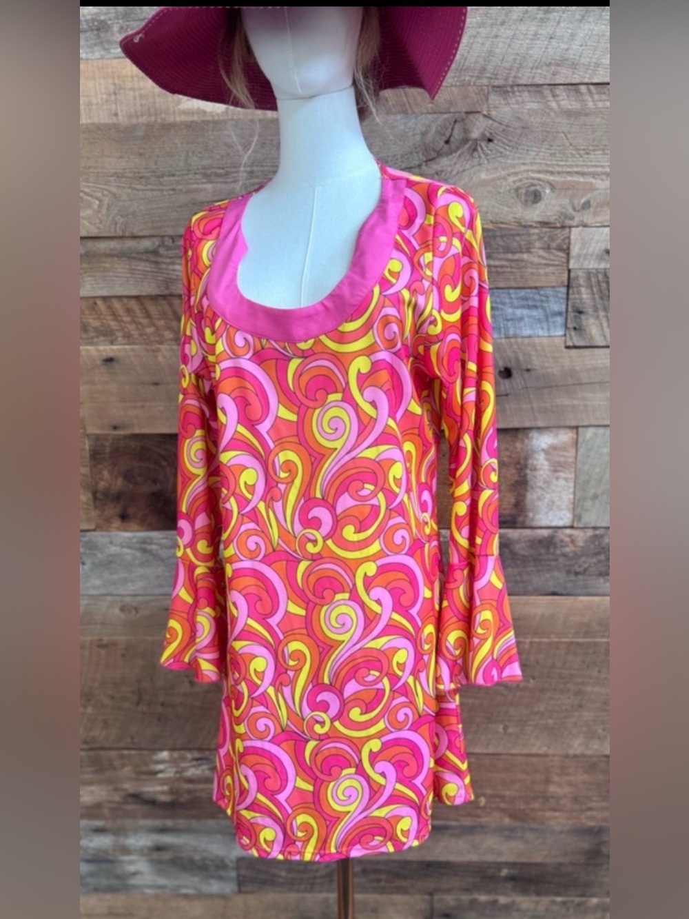 Dreamgirl Retro Psychedelic Mod Swirl Bell Sleeve Tunic Pink Orange Yellow 1X/2X